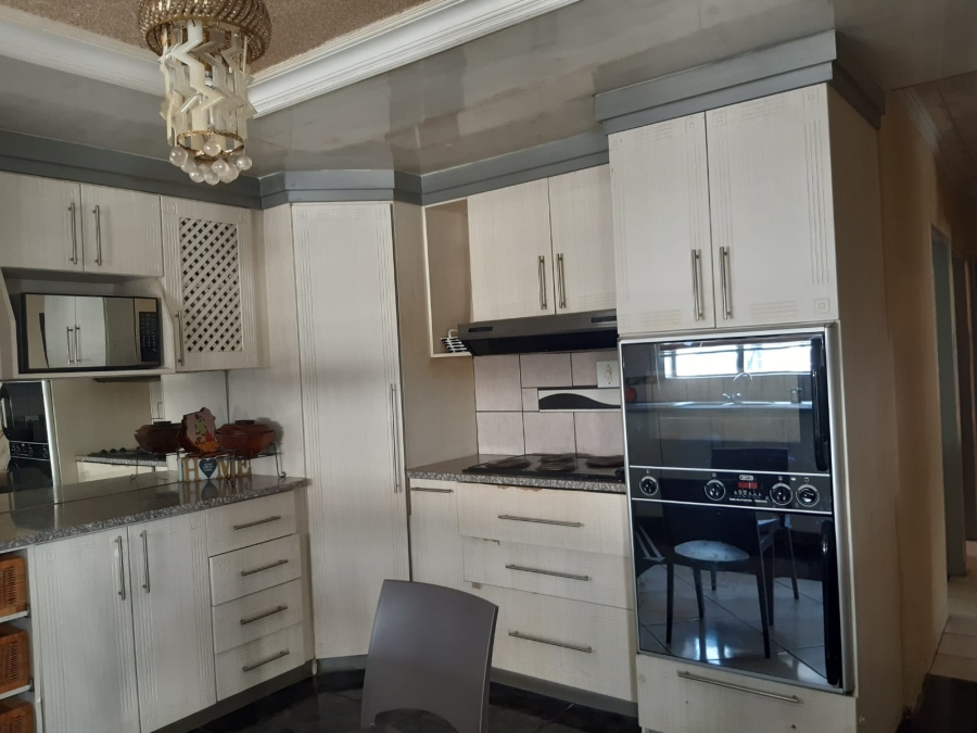 5 Bedroom Property for Sale in Flora Park Limpopo