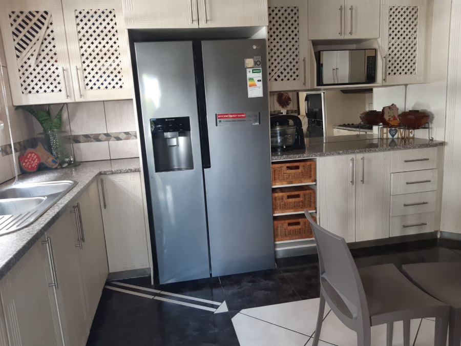 5 Bedroom Property for Sale in Flora Park Limpopo