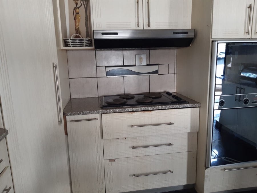 5 Bedroom Property for Sale in Flora Park Limpopo