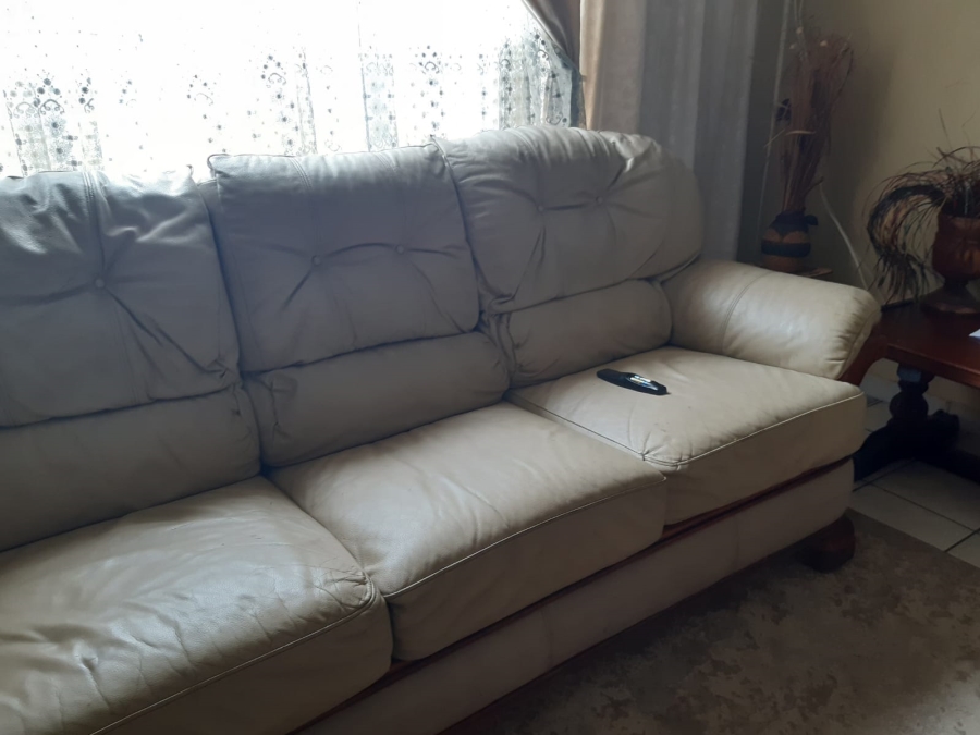 5 Bedroom Property for Sale in Flora Park Limpopo