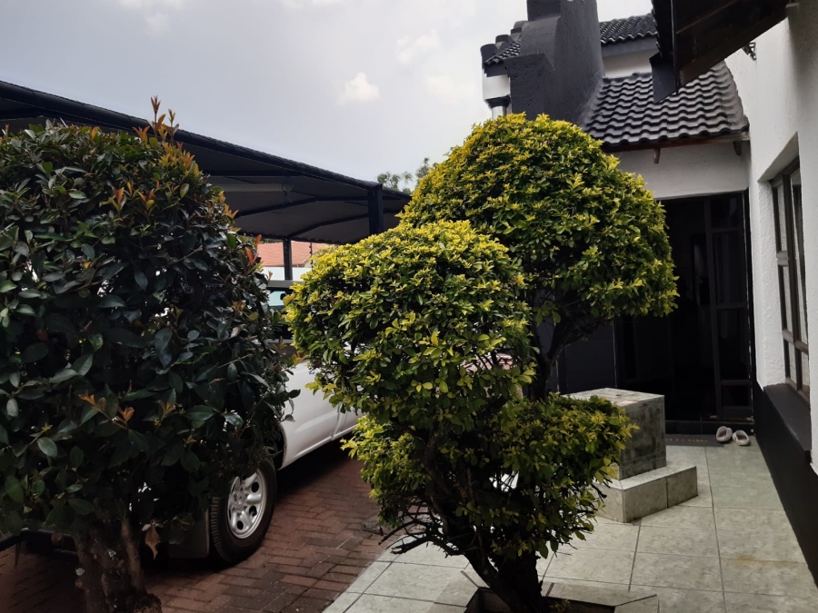 5 Bedroom Property for Sale in Flora Park Limpopo