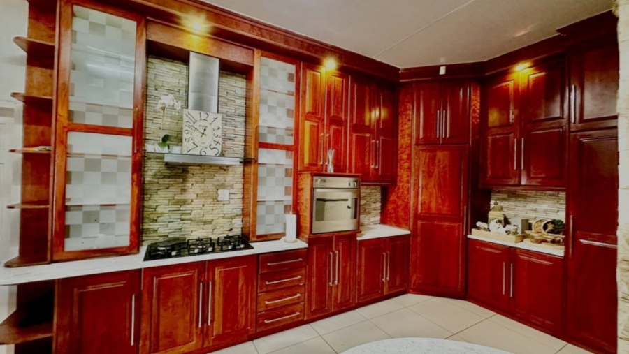 5 Bedroom Property for Sale in Bendor Limpopo