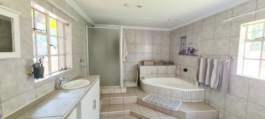 4 Bedroom Property for Sale in Kameeldoringpark Limpopo