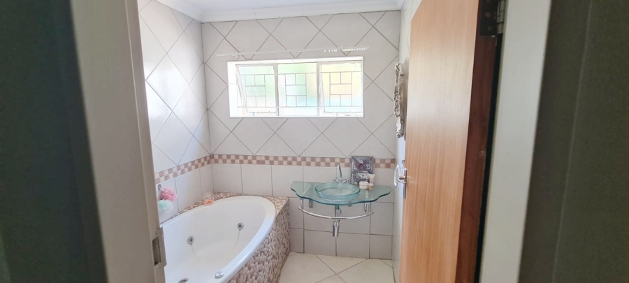 4 Bedroom Property for Sale in Kameeldoringpark Limpopo