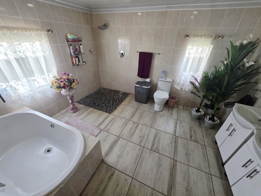 4 Bedroom Property for Sale in Radium Limpopo