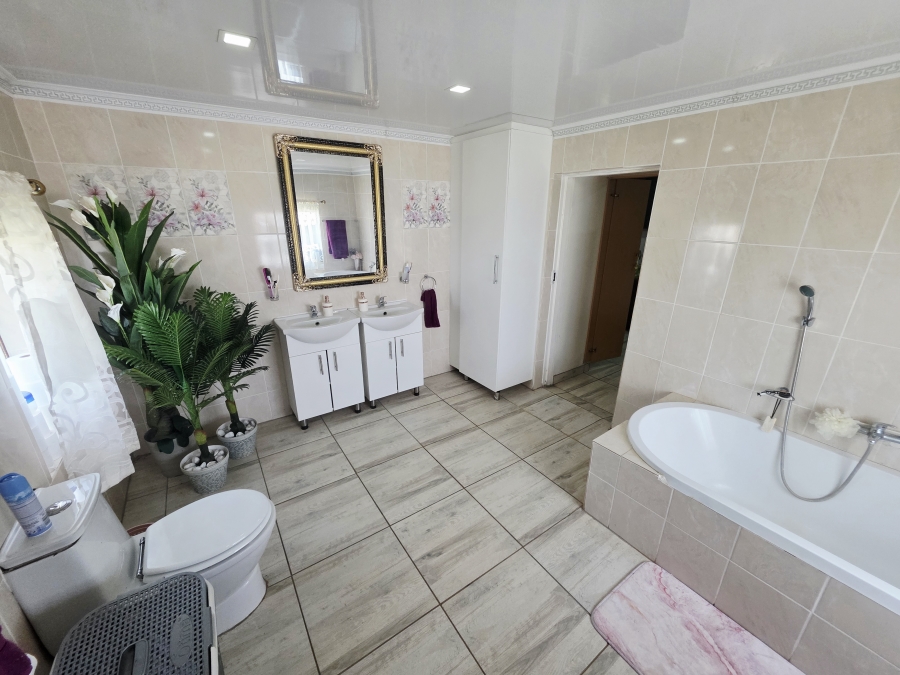 4 Bedroom Property for Sale in Radium Limpopo