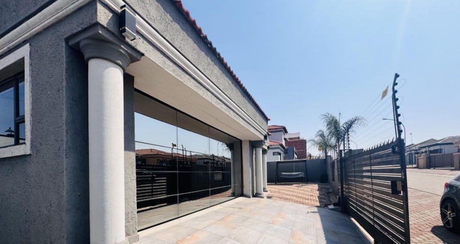 3 Bedroom Property for Sale in Mahlasedi Park Limpopo