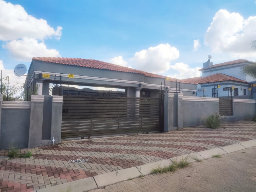 3 Bedroom Property for Sale in Mahlasedi Park Limpopo