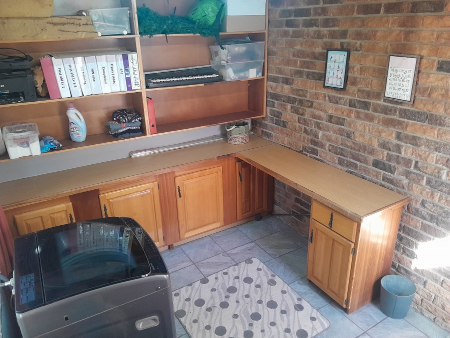 5 Bedroom Property for Sale in Trim Park Limpopo