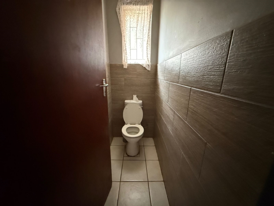 5 Bedroom Property for Sale in Trim Park Limpopo