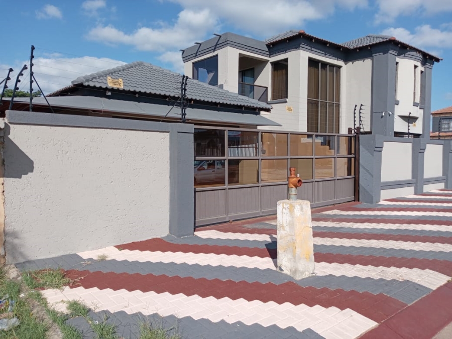 4 Bedroom Property for Sale in Mahlako-A-Phahla Gardens Limpopo