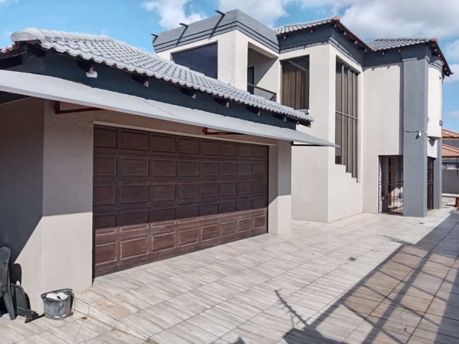 4 Bedroom Property for Sale in Mahlako-A-Phahla Gardens Limpopo