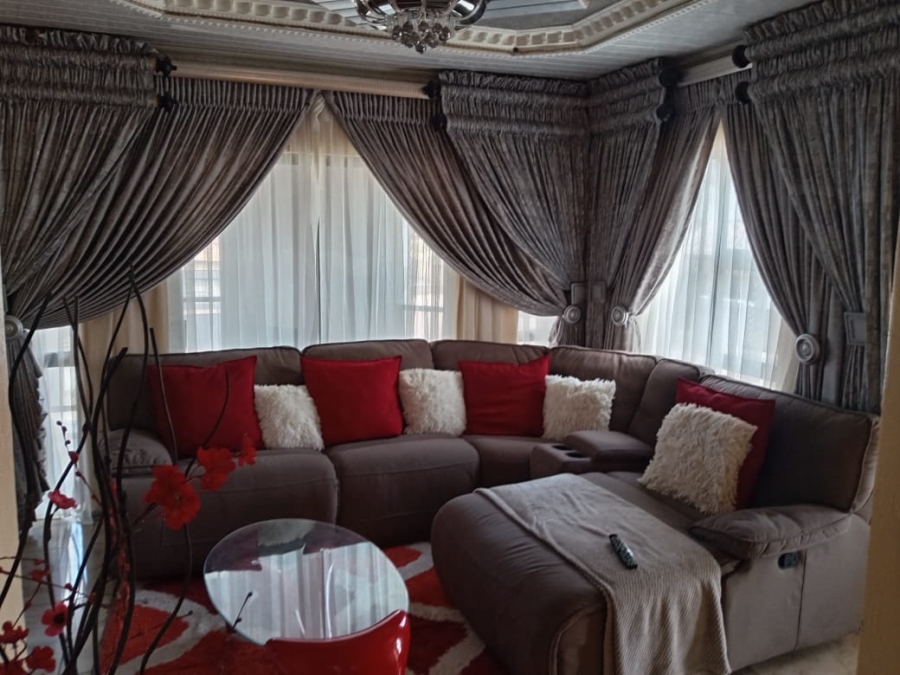 4 Bedroom Property for Sale in Mahlako-A-Phahla Gardens Limpopo