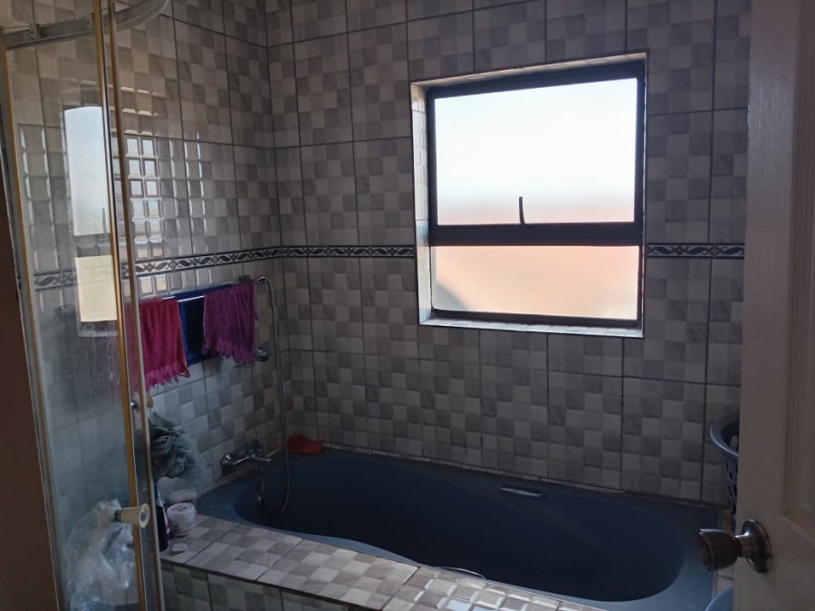 4 Bedroom Property for Sale in Mahlako-A-Phahla Gardens Limpopo