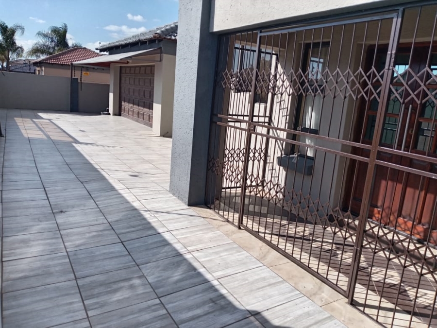 4 Bedroom Property for Sale in Mahlako-A-Phahla Gardens Limpopo