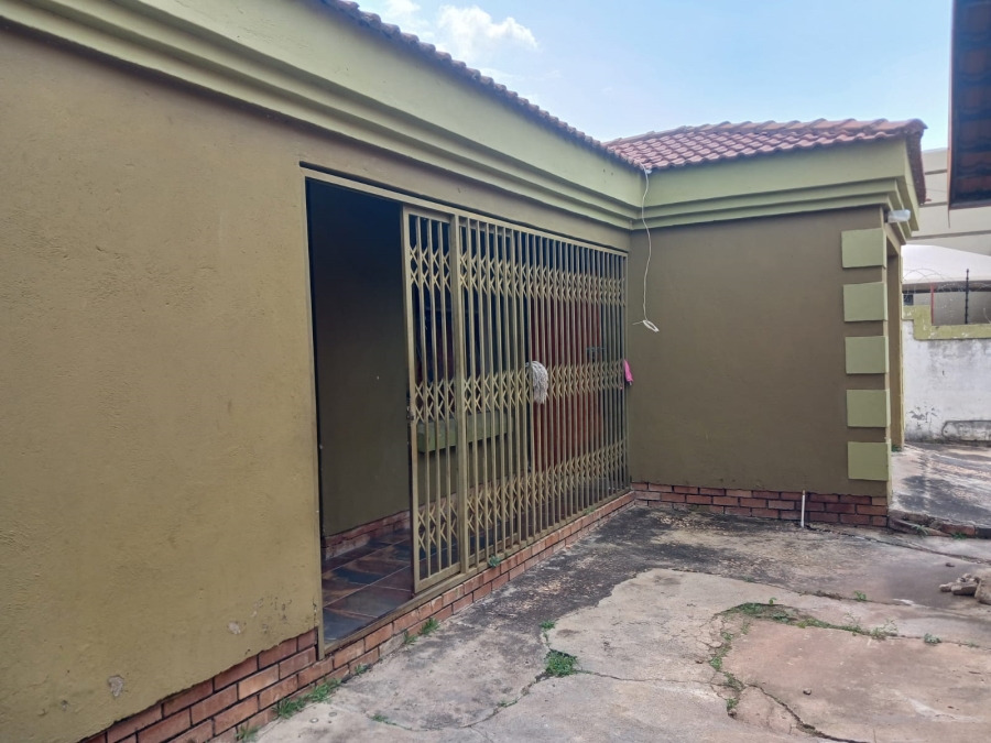 5 Bedroom Property for Sale in Ivy Park Limpopo