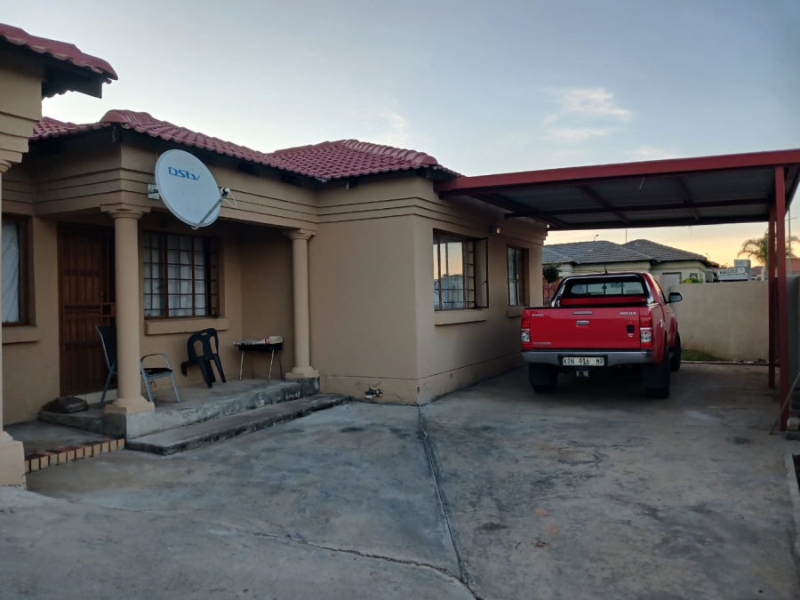 3 Bedroom Property for Sale in Rethabile Gardens Limpopo