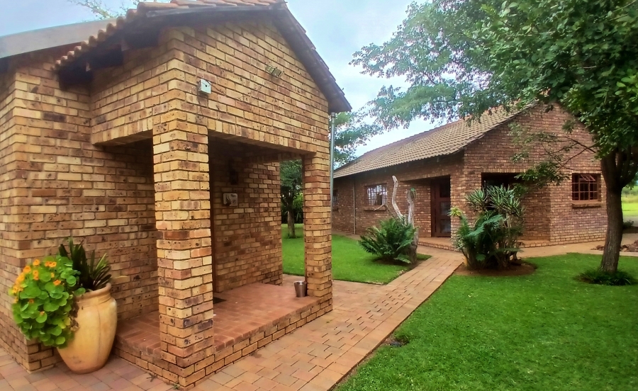 9 Bedroom Property for Sale in Dwaalboom Limpopo