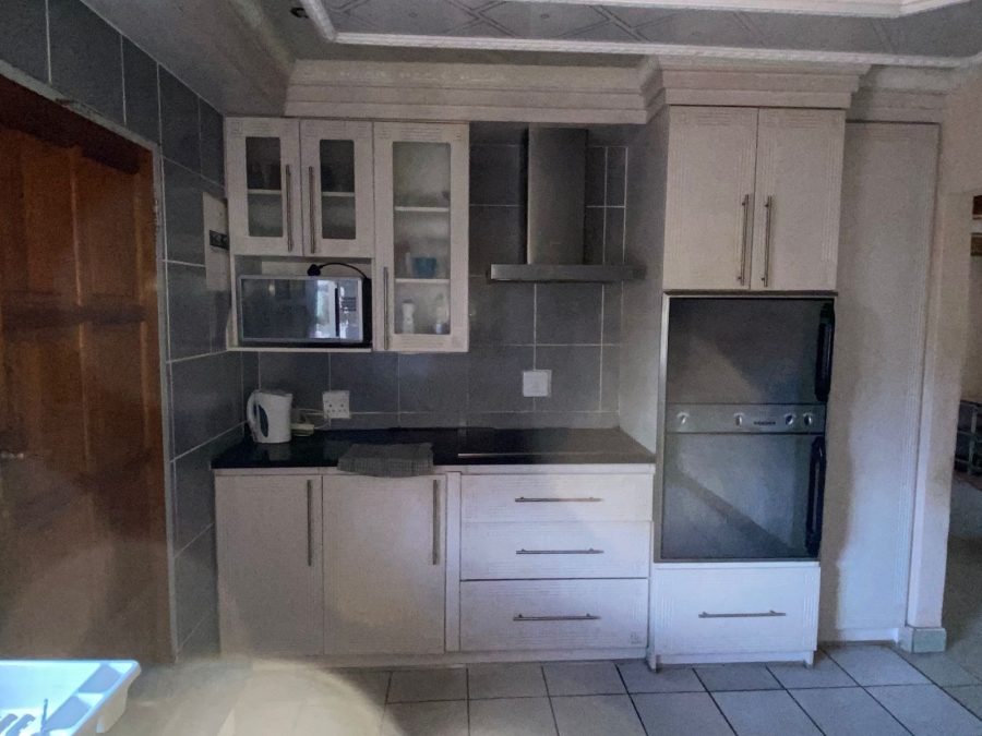 5 Bedroom Property for Sale in Flora Park Limpopo