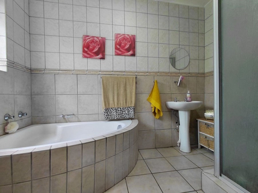 1 Bedroom Property for Sale in Hospitaalpark Limpopo