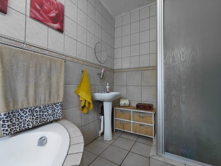1 Bedroom Property for Sale in Hospitaalpark Limpopo