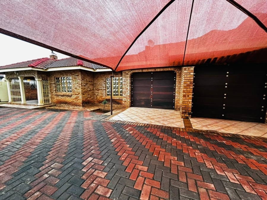 3 Bedroom Property for Sale in Akasia Limpopo