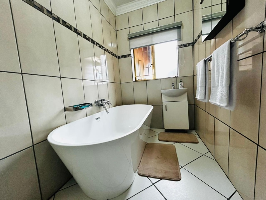 3 Bedroom Property for Sale in Akasia Limpopo