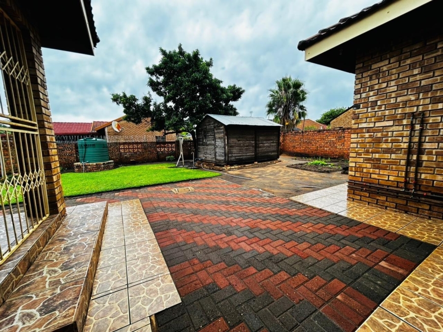 3 Bedroom Property for Sale in Akasia Limpopo