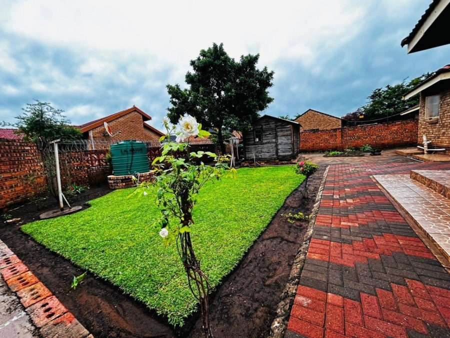 3 Bedroom Property for Sale in Akasia Limpopo
