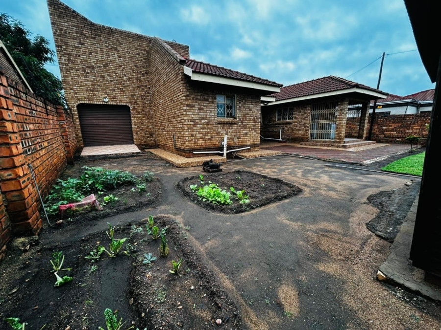 3 Bedroom Property for Sale in Akasia Limpopo