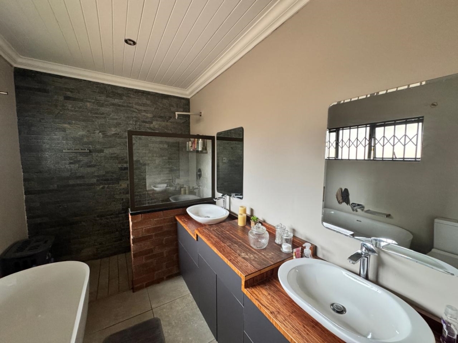 4 Bedroom Property for Sale in Kameeldoringpark Limpopo