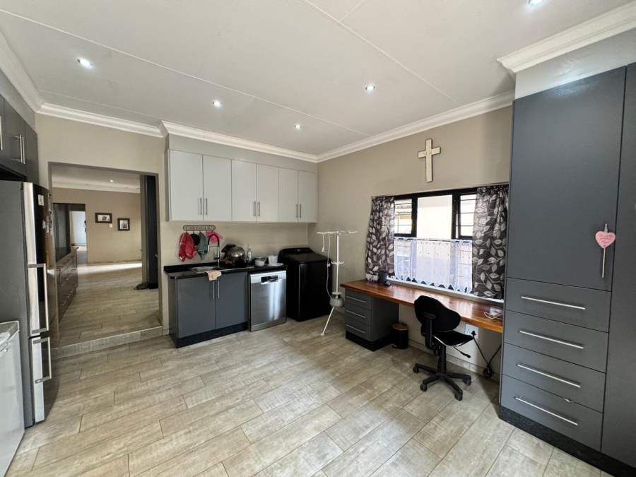 4 Bedroom Property for Sale in Kameeldoringpark Limpopo