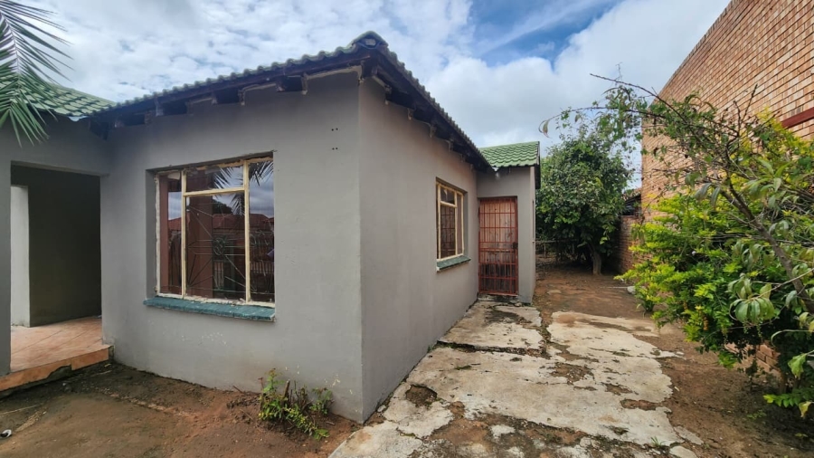 3 Bedroom Property for Sale in Madiba Park Limpopo