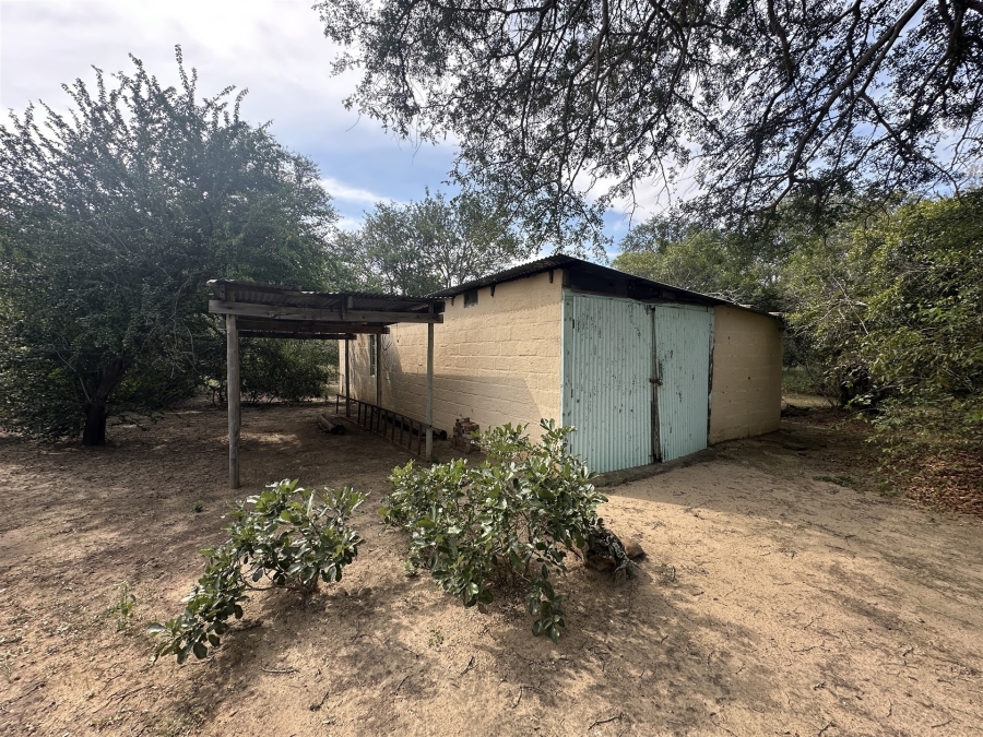 5 Bedroom Property for Sale in Hoedspruit Rural Limpopo