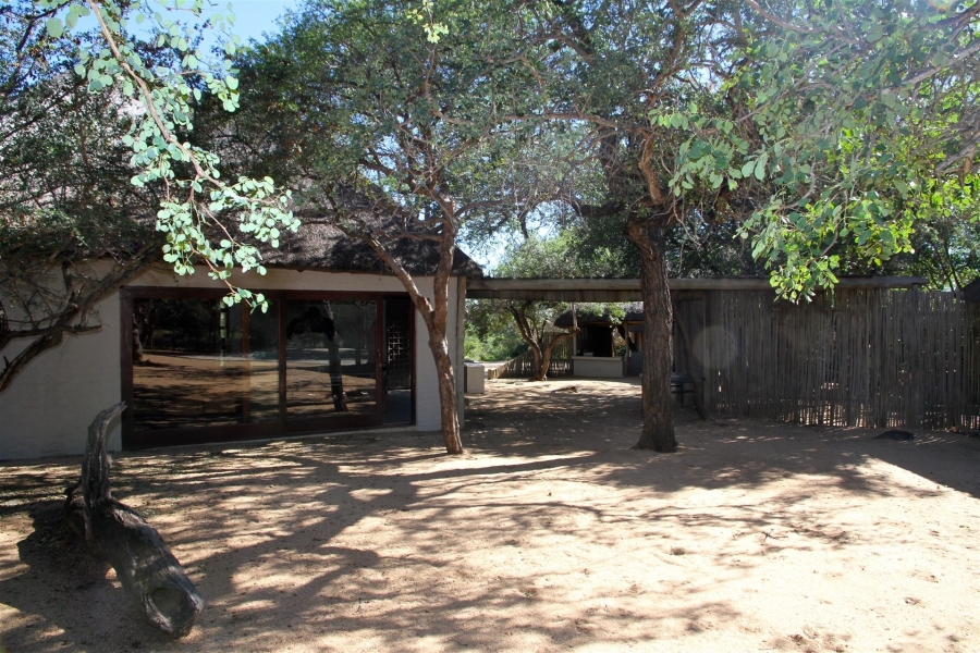 6 Bedroom Property for Sale in Ndlovumzi Limpopo