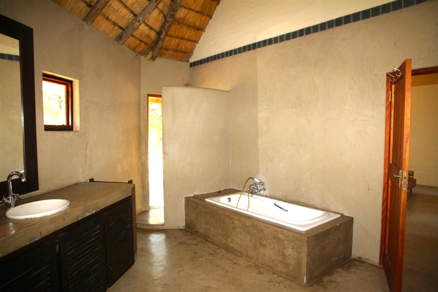 6 Bedroom Property for Sale in Ndlovumzi Limpopo