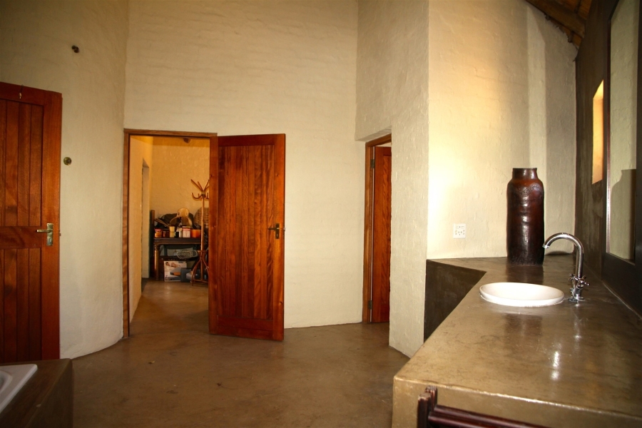 6 Bedroom Property for Sale in Ndlovumzi Limpopo