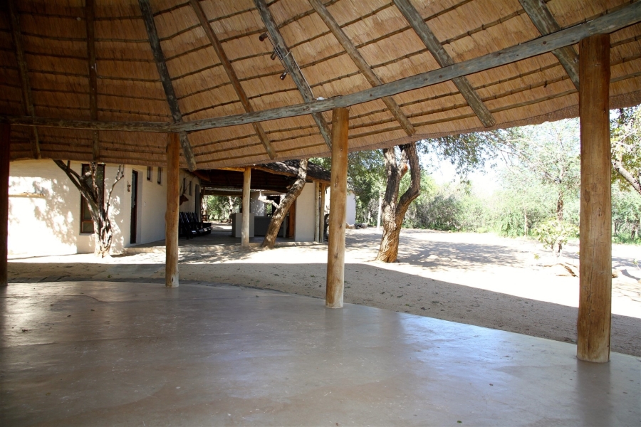 6 Bedroom Property for Sale in Ndlovumzi Limpopo