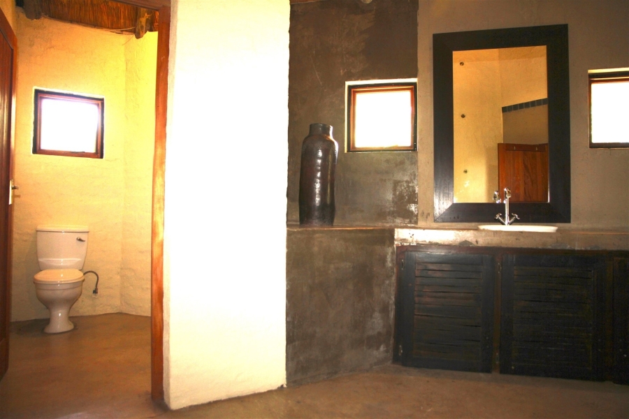 6 Bedroom Property for Sale in Ndlovumzi Limpopo