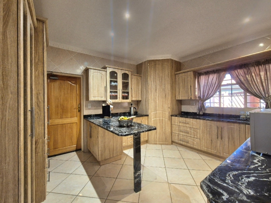 6 Bedroom Property for Sale in Mookgopong Rural Limpopo