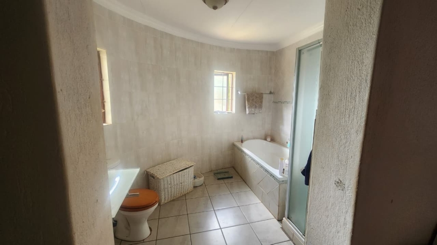 3 Bedroom Property for Sale in Myngenoegen A H Limpopo