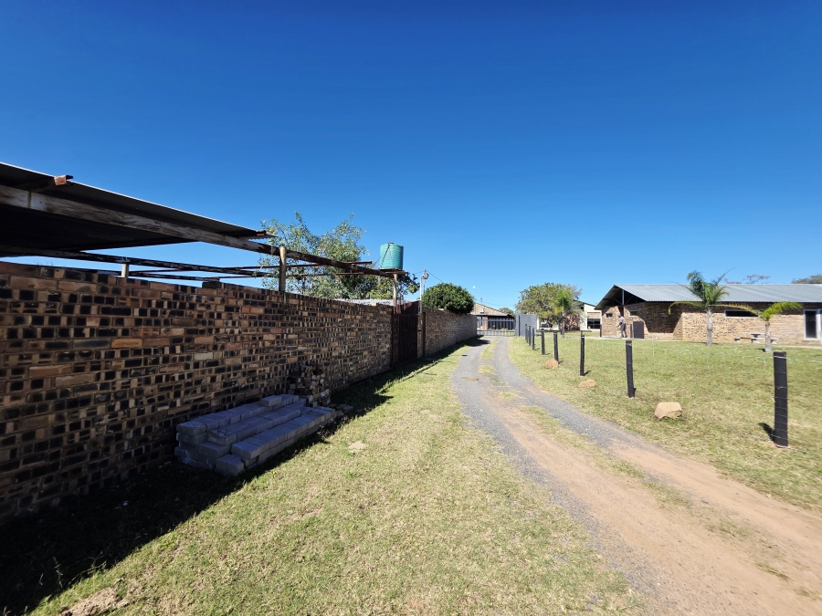 4 Bedroom Property for Sale in Buffelsdoorns AH Limpopo