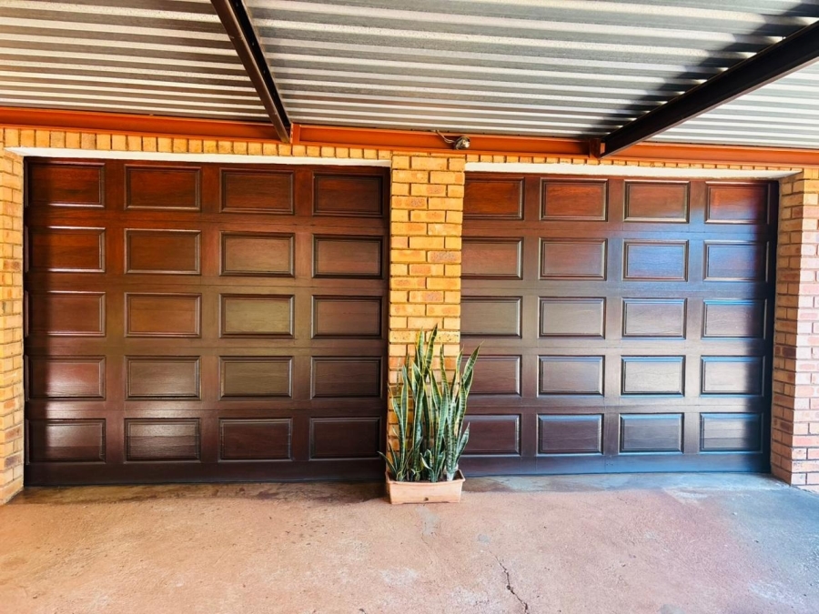 4 Bedroom Property for Sale in Chroompark Limpopo