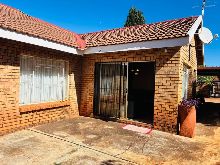 4 Bedroom Property for Sale in Chroompark Limpopo