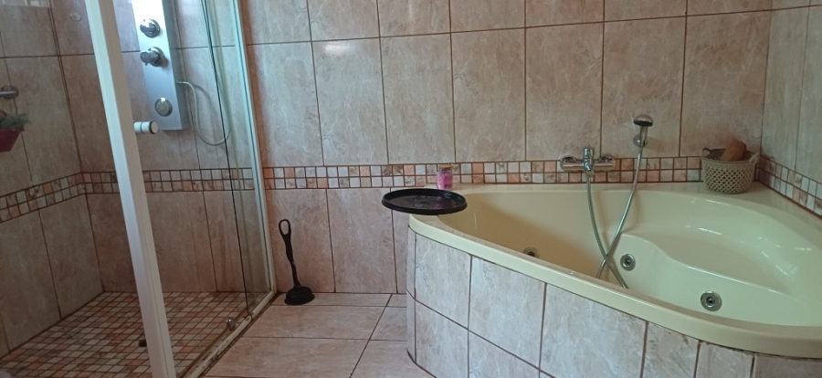 4 Bedroom Property for Sale in Jinnah Park Limpopo