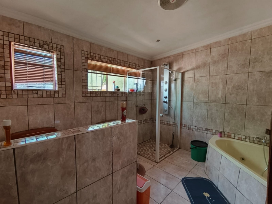 4 Bedroom Property for Sale in Jinnah Park Limpopo