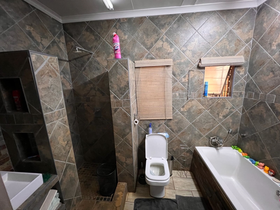 5 Bedroom Property for Sale in Mokopane Rural Limpopo