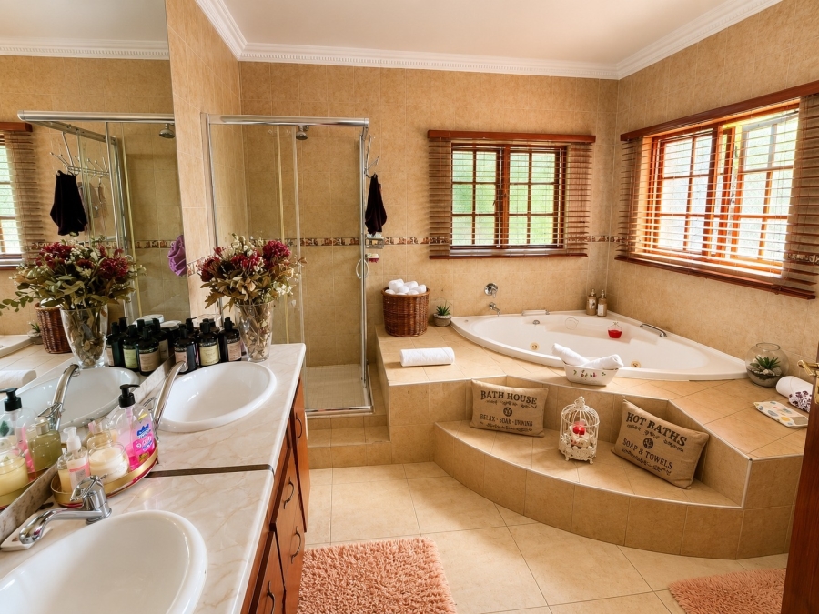 5 Bedroom Property for Sale in Aquapark Limpopo