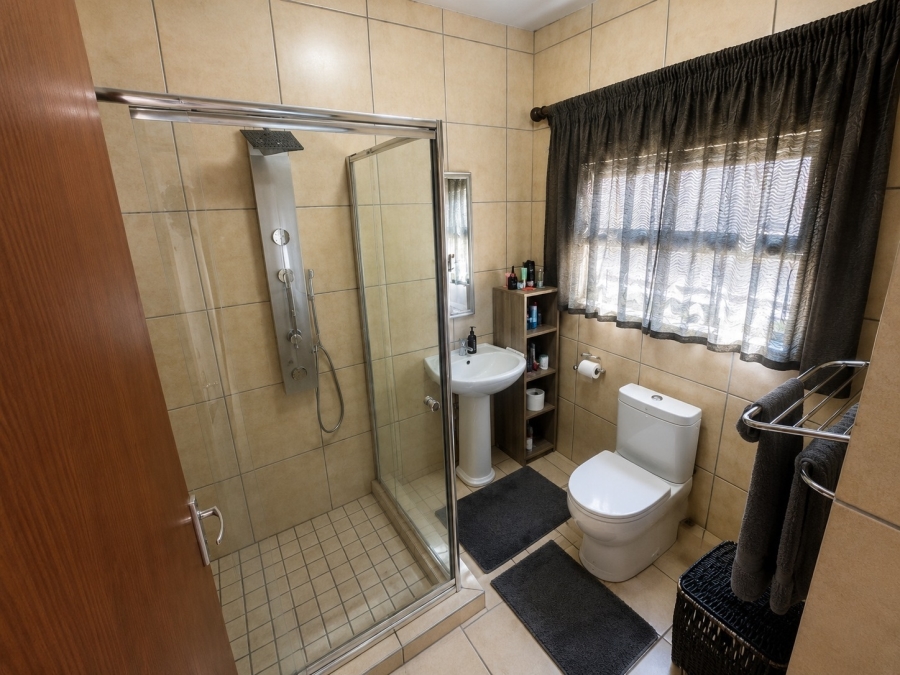5 Bedroom Property for Sale in Aquapark Limpopo