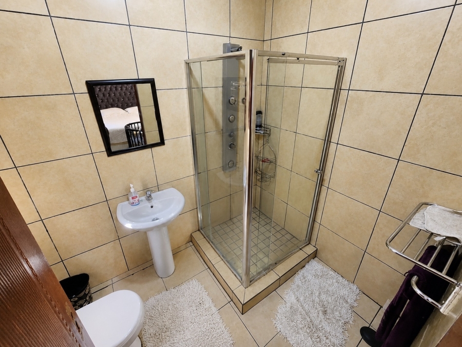 5 Bedroom Property for Sale in Aquapark Limpopo